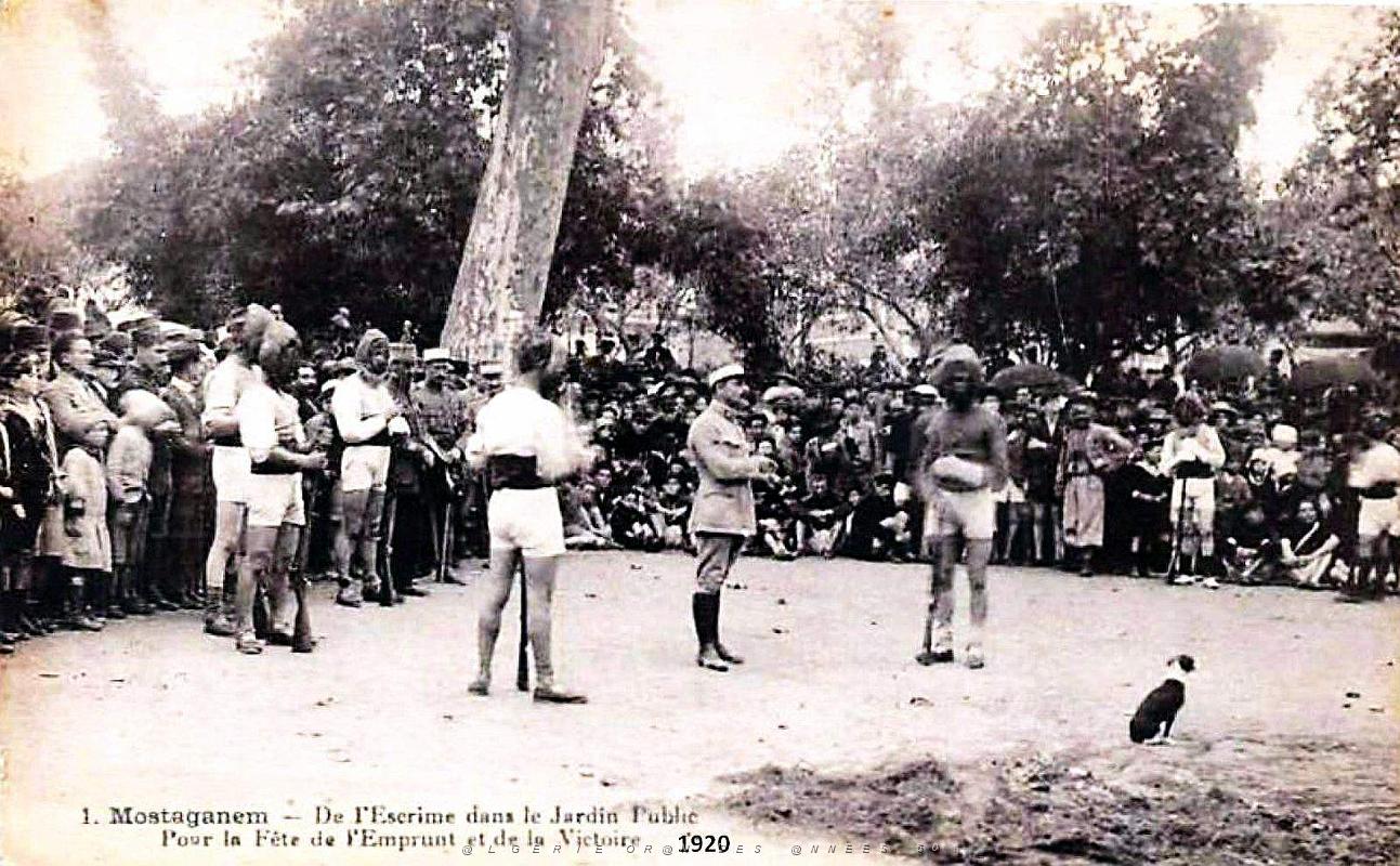 Mostaganem - Jardin Public - Escrime pour la Fete de l'Emprunt et de la Victoire - 1920.jpg